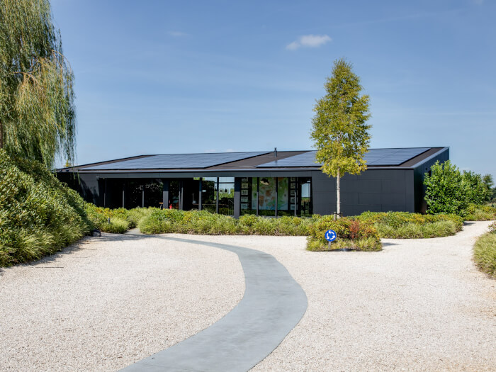 Groepsaccommodatie in Budel (Noord-Brabant) voor 10 personen met 5 slaapkamers en 5 badkamers.