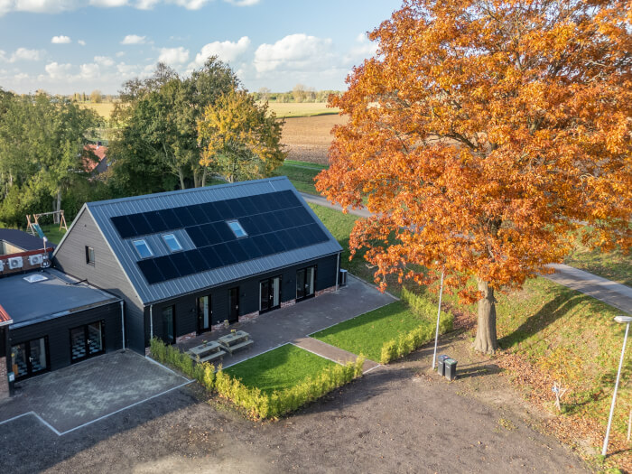Groepsaccommodatie in Oijen (Noord-Brabant) voor 50 personen met 25 slaapkamers en 15 badkamers.