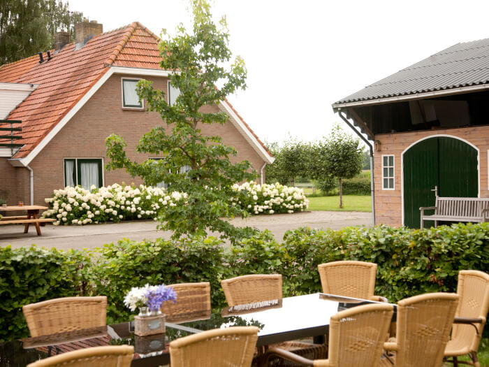 Groepsaccommodatie in Raalte (Overijssel) voor 16 personen met 7 slaapkamers en 4 badkamers.