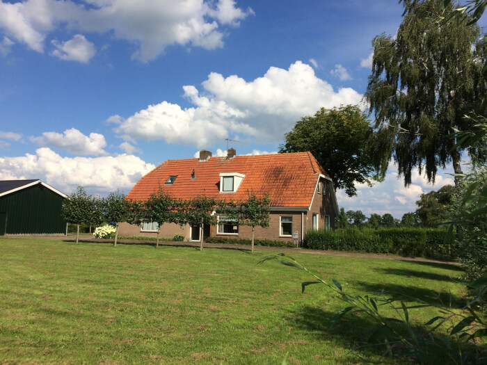 Groepsaccommodatie in Raalte (Overijssel) voor 16 personen met 7 slaapkamers en 4 badkamers.