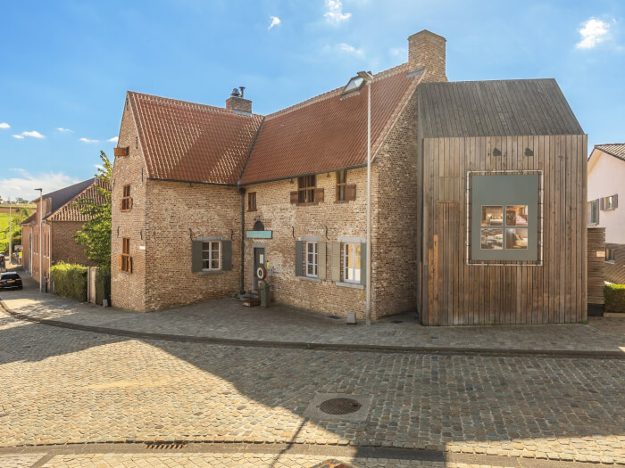 Groepsaccommodatie in Tegelen (Limburg) voor 16 personen met 6 slaapkamers en 5 badkamers.