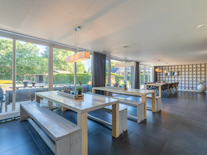Groepsaccommodatie in Paasloo (Overijssel) voor 18 personen met 8 slaapkamers en 4 badkamers.