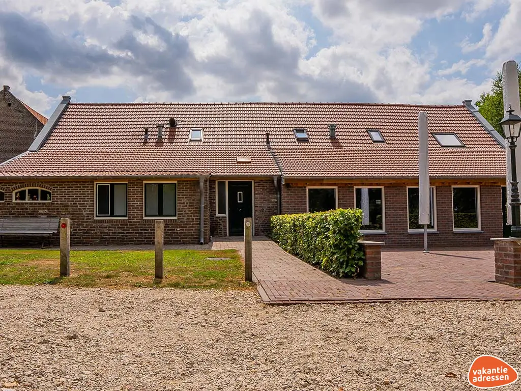 Groepsaccommodatie in Posterholt (Limburg) voor 40 personen met 17 slaapkamers en 9 badkamers.