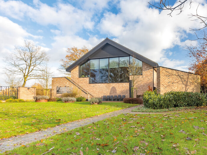 Groepsaccommodatie in Bergeijk (Noord-Brabant) voor 12 personen met 4 slaapkamers en 4 badkamers.