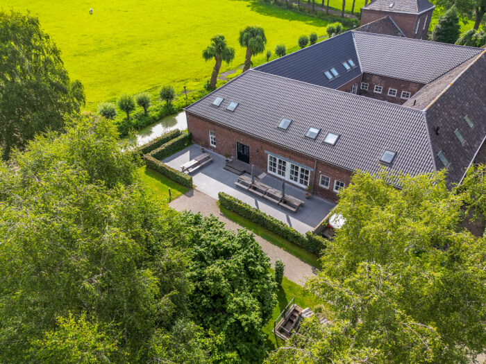 Groepsaccommodatie in Swolgen (Limburg) voor 52 personen met 20 slaapkamers en 17 badkamers.