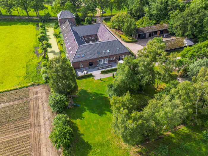 Groepsaccommodatie in Swolgen (Limburg) voor 52 personen met 20 slaapkamers en 17 badkamers.