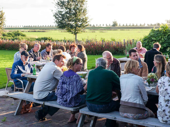 Groepsaccommodatie in Avenhorn (Noord-Holland) voor 17 personen met 10 slaapkamers en 10 badkamers.