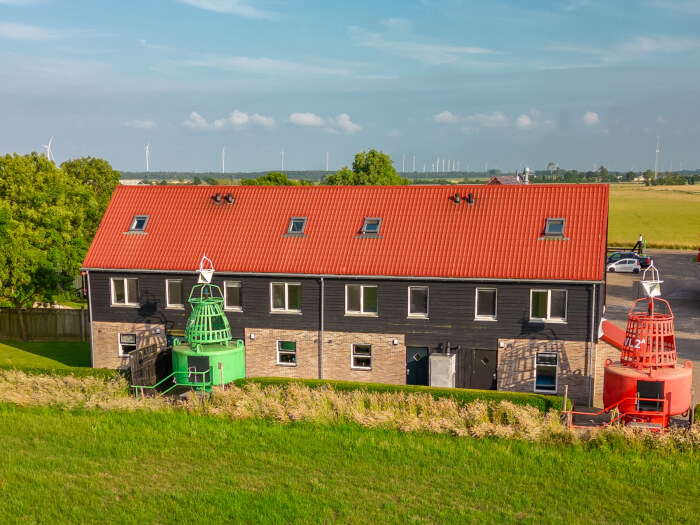 Groepsaccommodatie in Hippolytushoef (Noord-Holland) voor 40 personen met 17 slaapkamers en 8 badkamers.