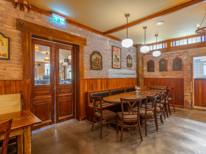 Groepsaccommodatie in Bierum (Groningen) voor 68 personen met 19 slaapkamers en 6 badkamers.