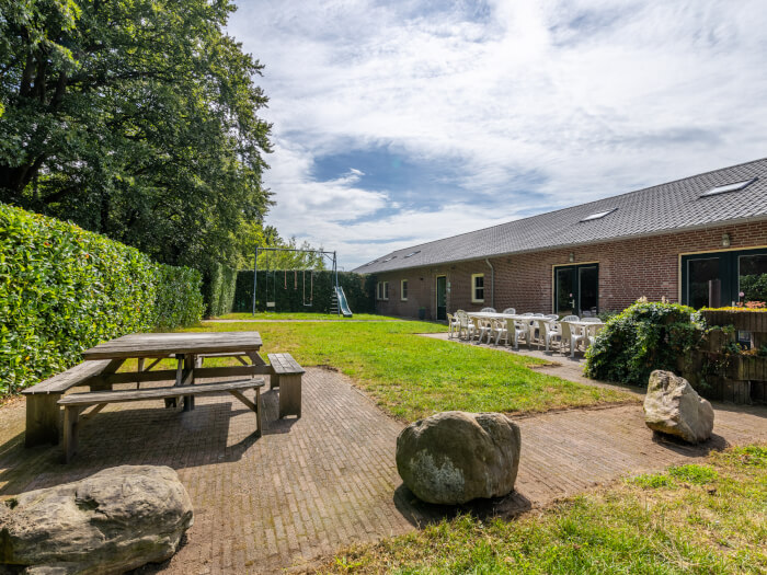 Groepsaccommodatie in Odiliapeel (Noord-Brabant) voor 16 personen met 7 slaapkamers en 6 badkamers.
